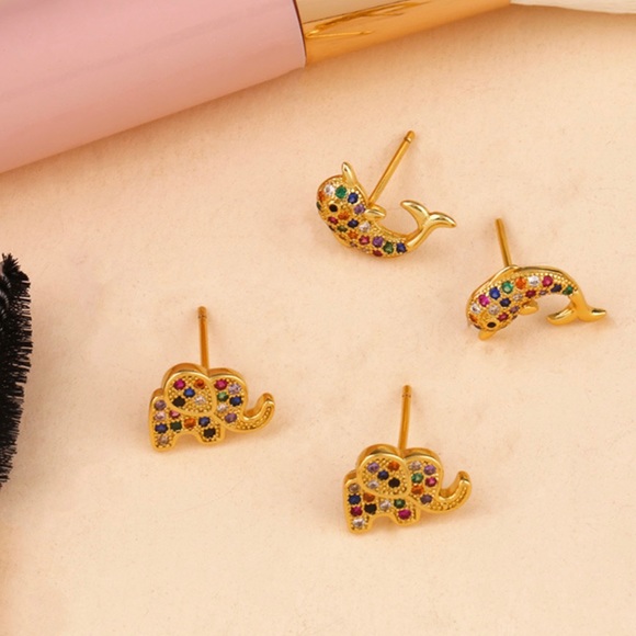 Baby Elephant Stud Earrings - Picture 2 of 3